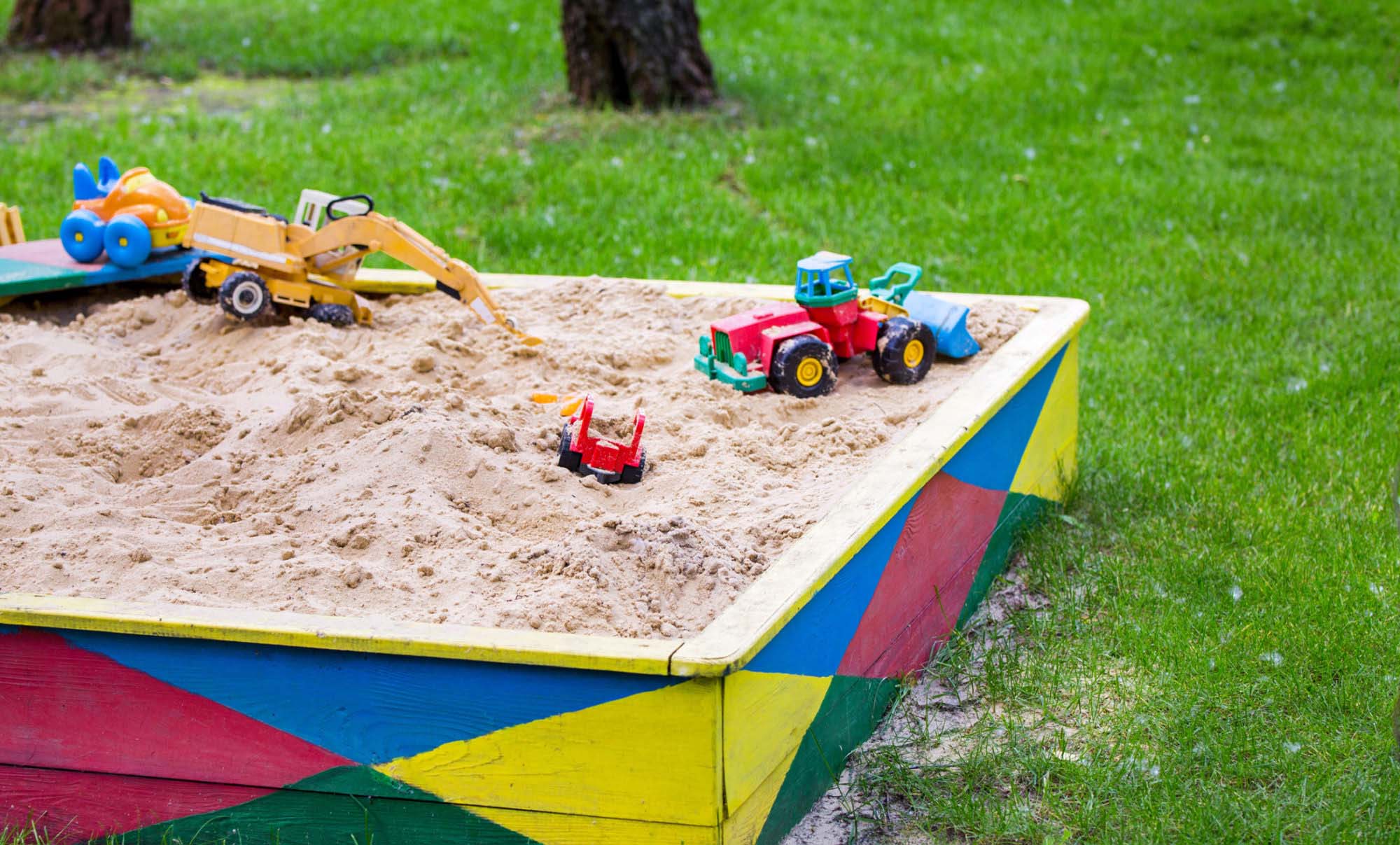 自宅の庭を遊び場に 子どもが遊べるスペースづくり リクシルのエクステリアで100のいいコト